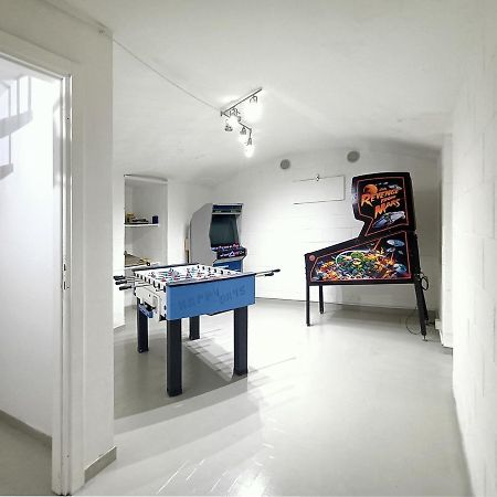 Game House In The Center Apartment Милано Екстериор снимка