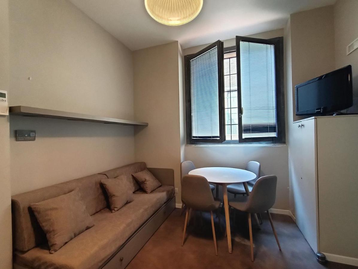 Game House In The Center Apartment Милано Екстериор снимка