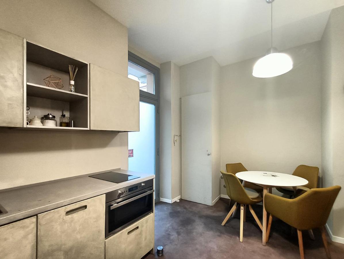 Game House In The Center Apartment Милано Екстериор снимка