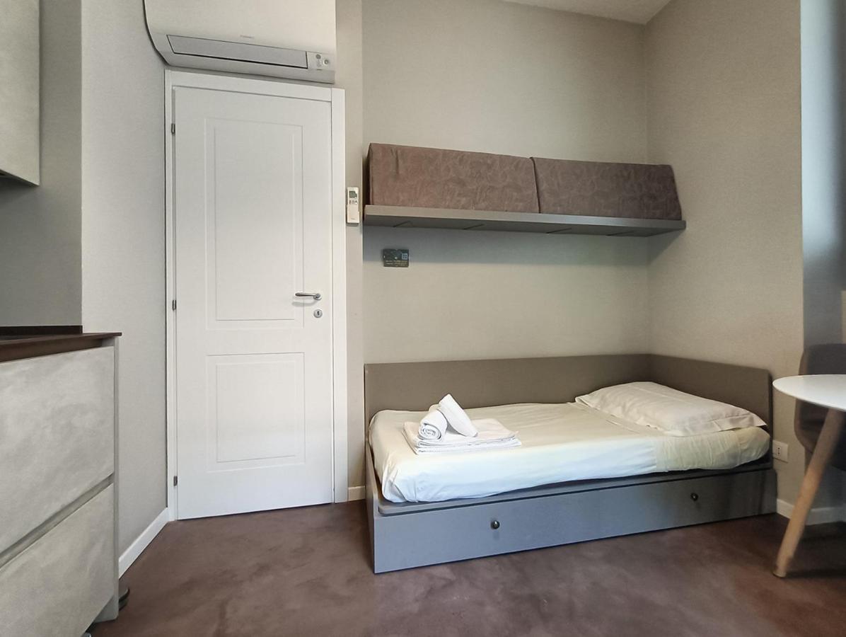 Game House In The Center Apartment Милано Екстериор снимка
