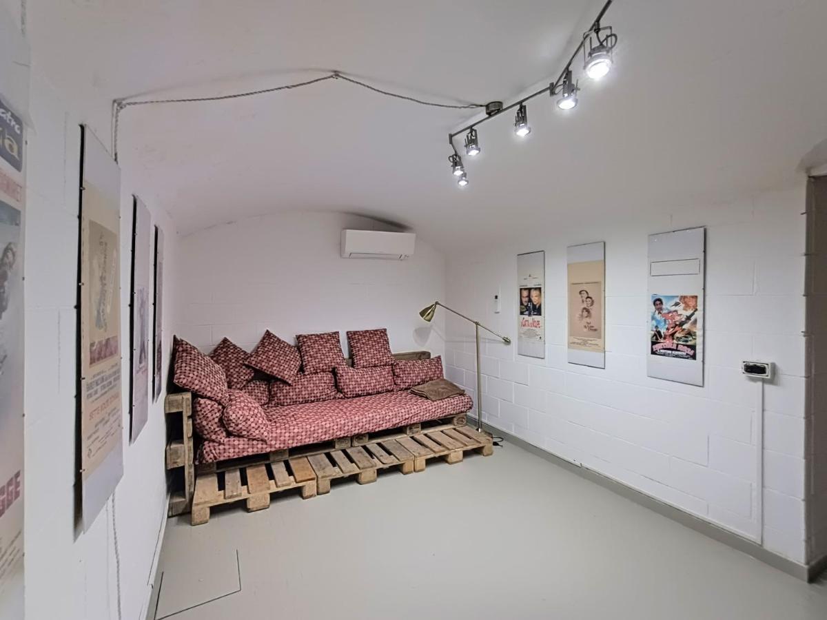 Game House In The Center Apartment Милано Екстериор снимка